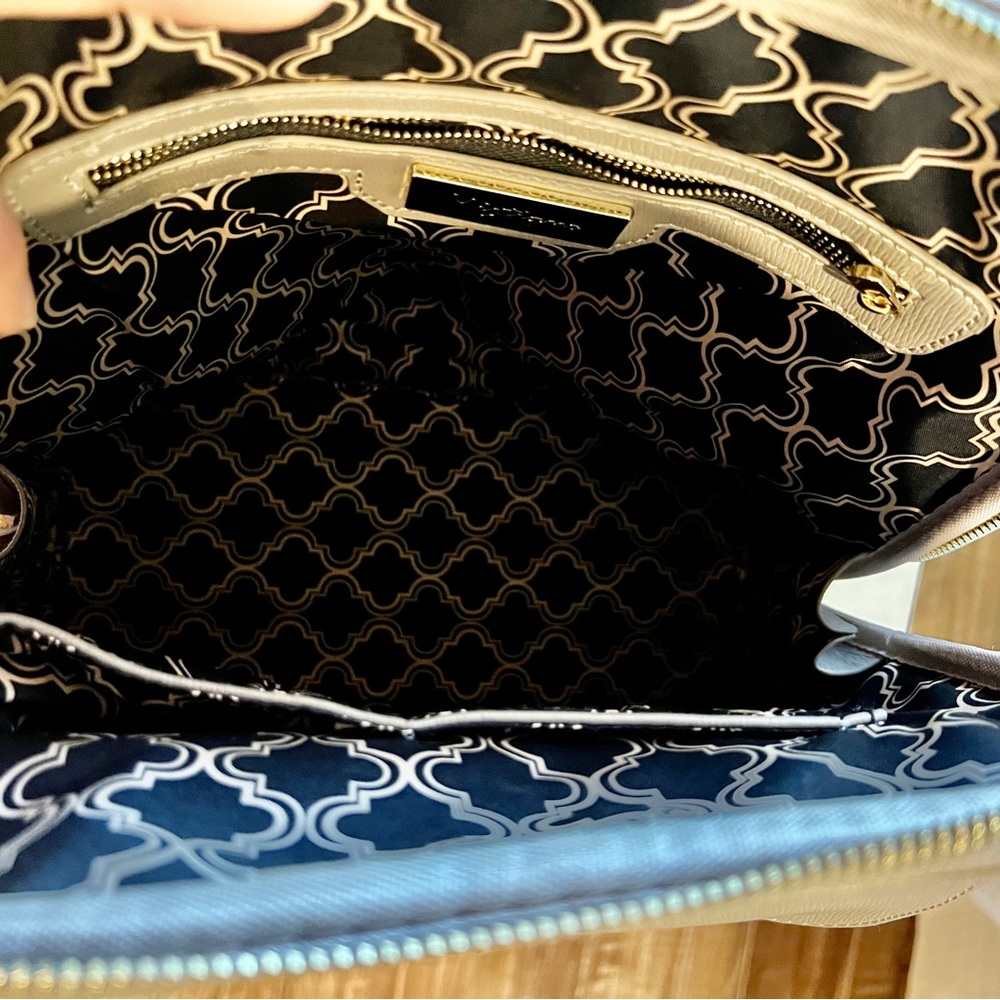 Vegan lightweight convertible backpack 13x11x5 - Picture 5 of 6